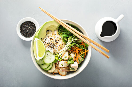 Poke bowl tofu y verduras